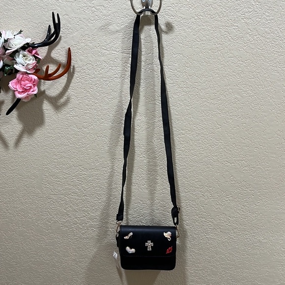 Adorable little bag with crystal accents.  NEW!! - Picture 5 of 5